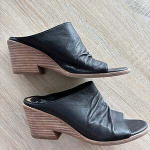 Sofft Chrissie Black Leather Ruched Slide Sandal Block Heel Size 8.5